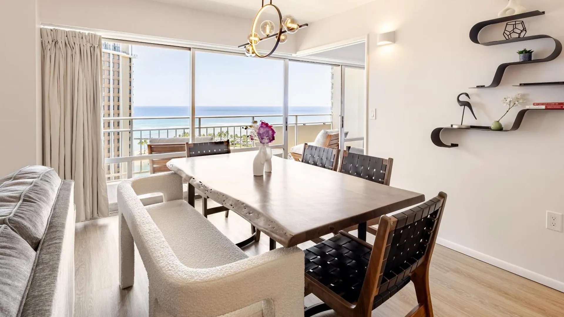 Newly Renovated Oceanview Luxe Stay With Free Parking 호놀룰루