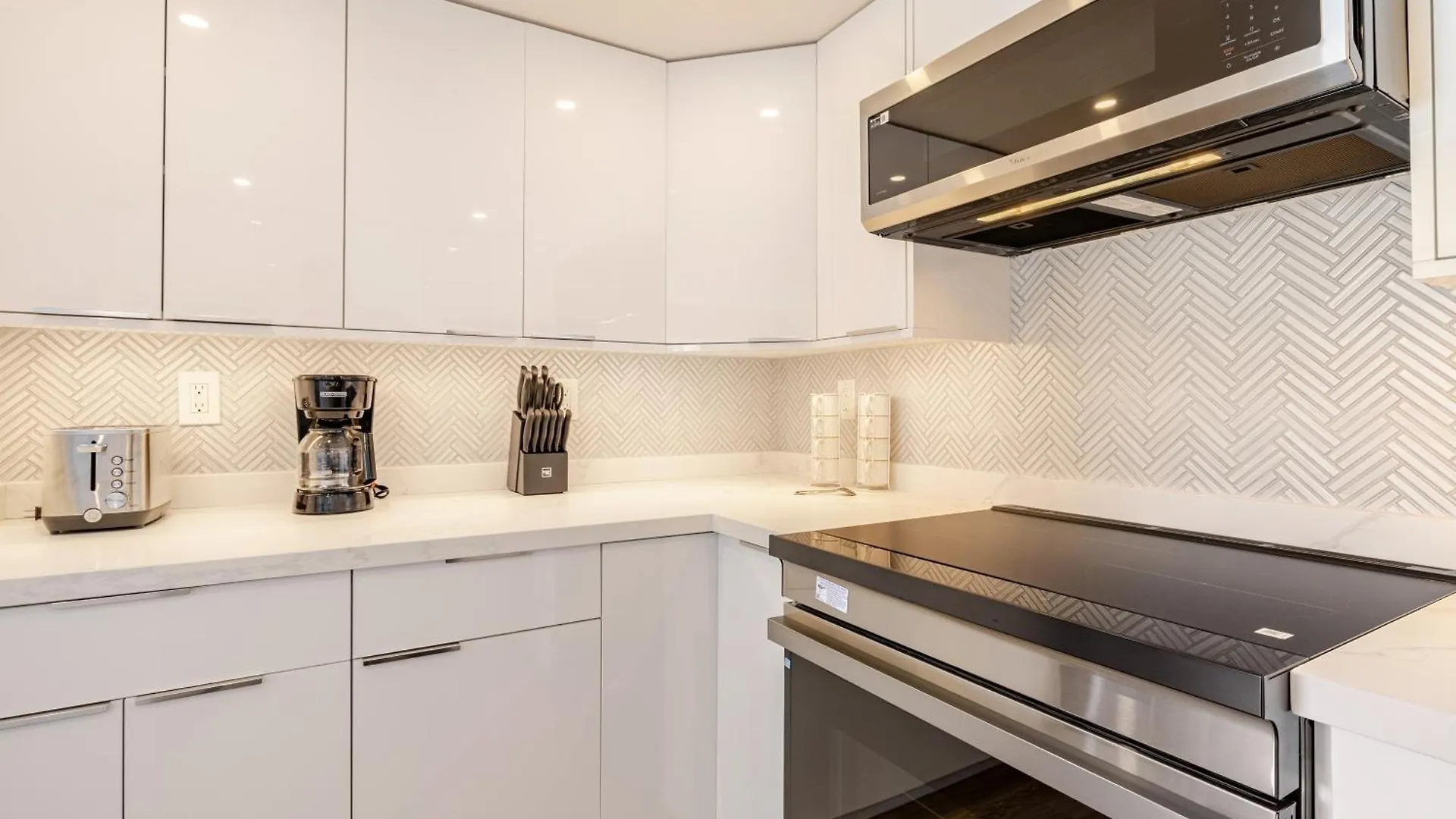 아파트 Newly Renovated Oceanview Luxe Stay With Free Parking 호놀룰루